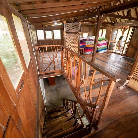 Villa Watu Kodok - Villa Located Close To The Beach Baron Bagian luar foto