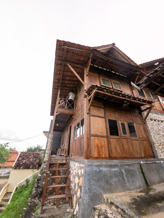 Villa Watu Kodok - Villa Located Close To The Beach Baron Bagian luar foto