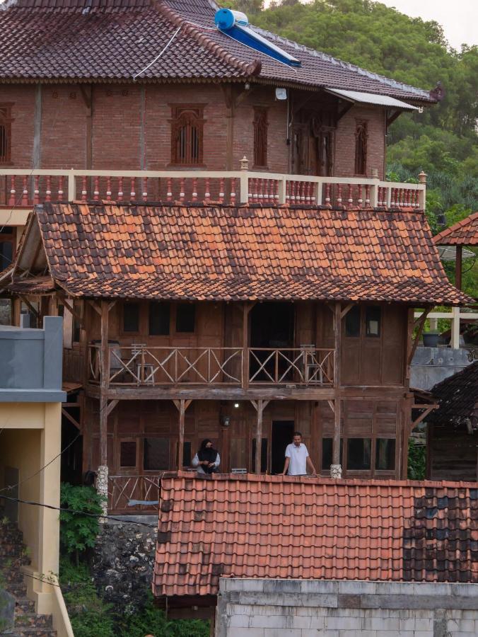 Villa Watu Kodok - Villa Located Close To The Beach Baron Bagian luar foto